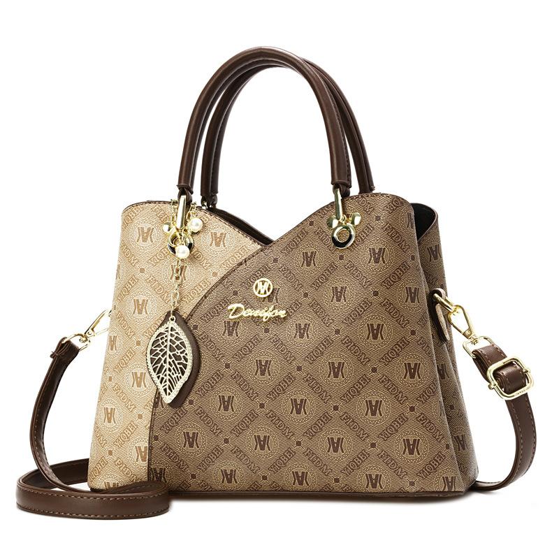 2025 new popular fashion large capacity middle-aged women's bag mother portable shoulder messenger bag