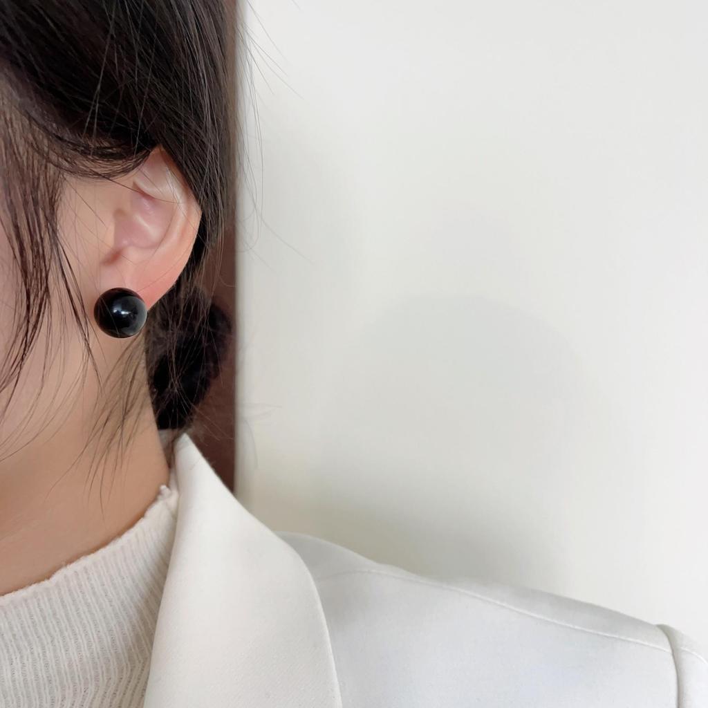 Single Bead Minimalist Black And White Pearl Stud Earrings Soft And Sweet Elegant Exquisite And Simple Niche Daily Stud Earrings