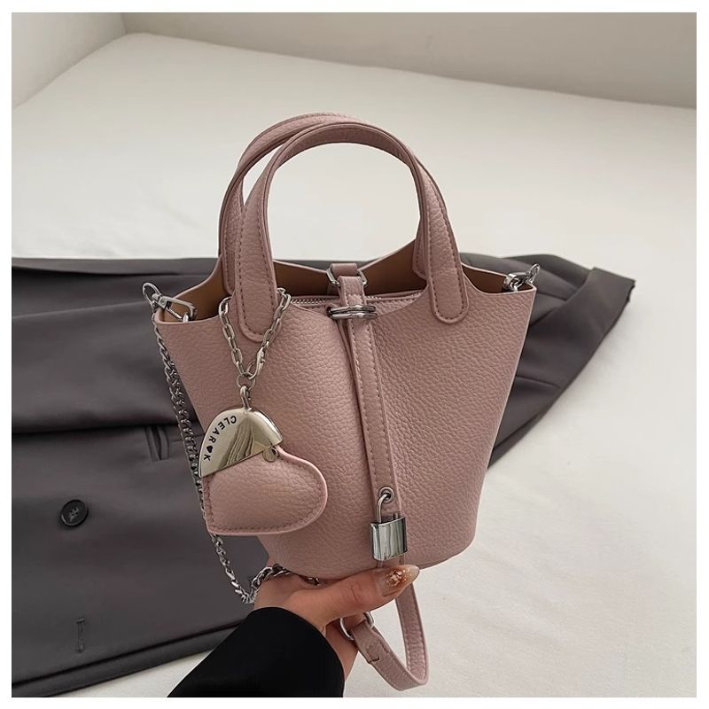 

White Bucket Bag Women s 2025 New Light Luxury Niche High-Grade Handbag Commuter Shoulder Shoulder Women s Bag Pink
