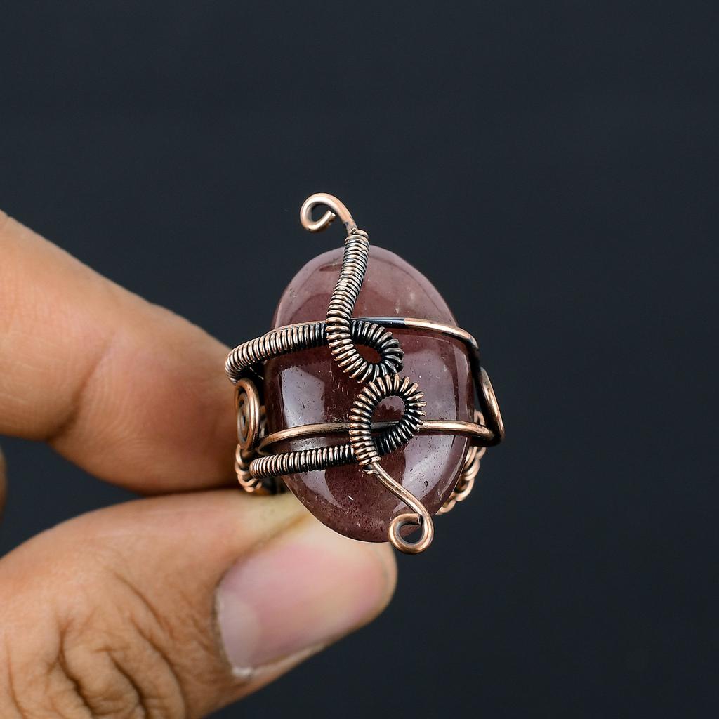 Natürlicher Erdbeerquarz Edelstein Handgemachter Kupferdraht Wickelring Größe 7 J5M86