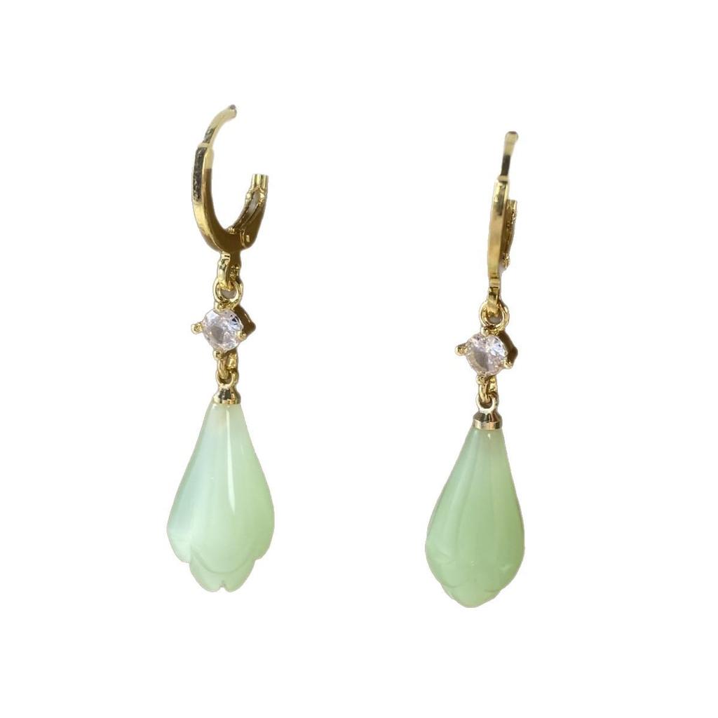 Green Teardrop Stone Earrings: Retro Chinese Style, Simple Niche Design, Versatile Accessory