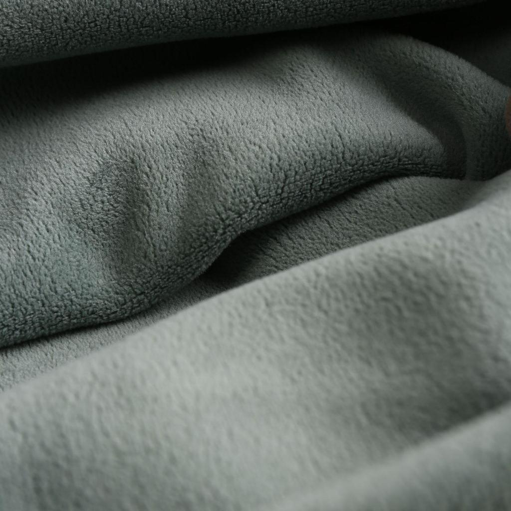 Men's Slim-Fit Fleece-Lined Vest: Warm, German Velvet Base, Sleeveless, Ideal for Autumn/Winter.