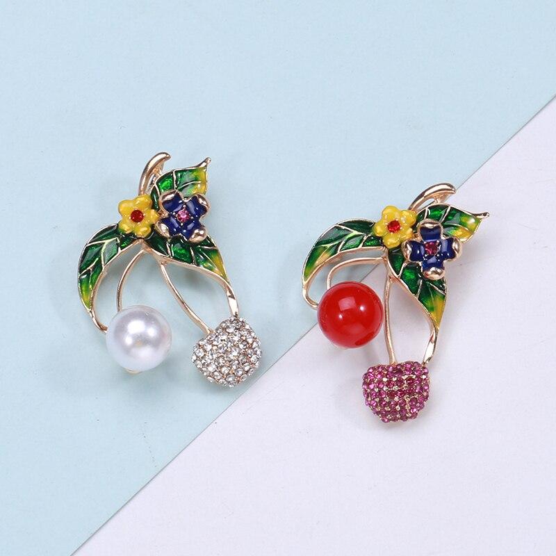 Blucome Nowe czerwone wiśnie broszki dla kobiet modne szpilki dżentelmen kapelusz ozdoba garnitur korsarz broszka kołnierz klip