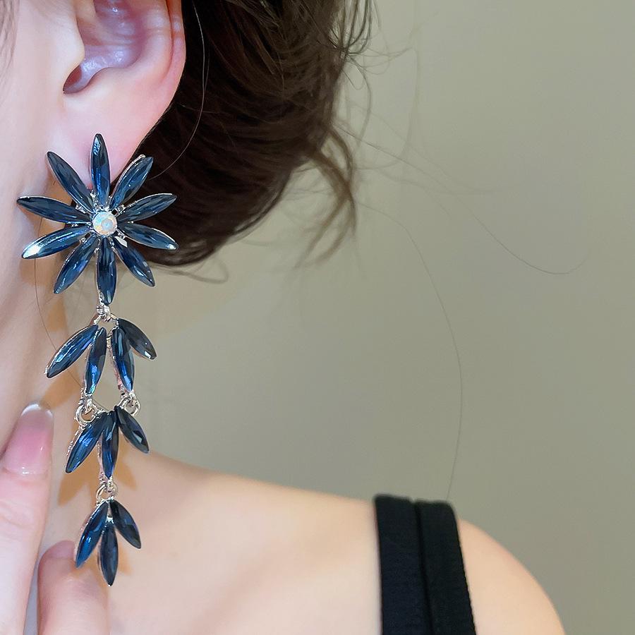 Elegant Rhinestone Flower Tassel Earrings - Light Luxury & Exquisite Design