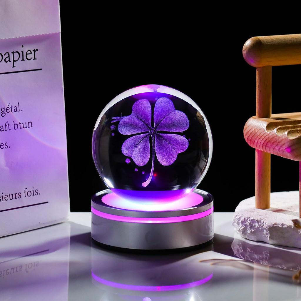 Kertari K9 Kristall Klee 3D Schnee Geburtstagsgeschenk für und Beliebte Niedliche Dekorative Stilvolle Entspannende Kristallkugel mit LED-Licht Ambiente Hochzeit