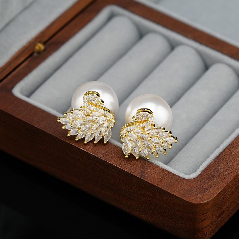 2024 swan pearl stud earrings light luxury high-end temperament earrings silver needle European and American fashion versatile earrings women