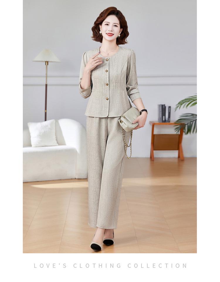 Mom's 2025 Spring Fashion: Stylish Two-Piece Set for Middle-Aged and Elderly Women