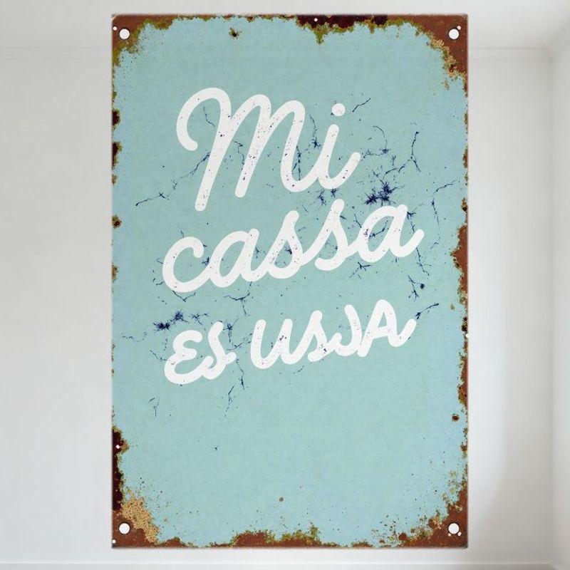 

Vintage Light Blue Rustic Metal Sign with Mi cassa es usja White Cursive Text, Weathered Wall Plaque for Home Garden Decor, Re 20x30cm（7.8x11.8inch）