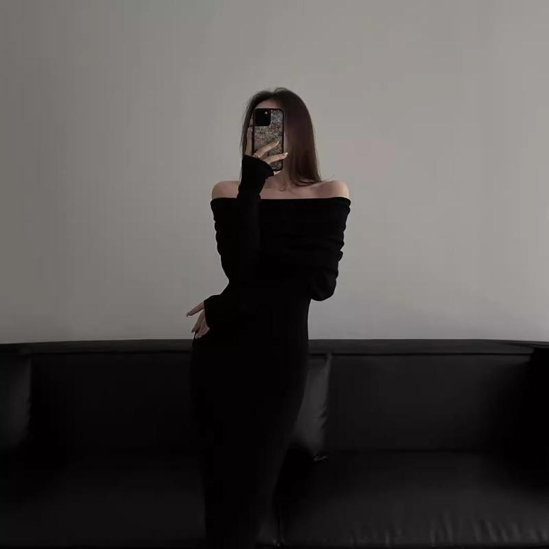 One-word shoulder temperament long-sleeved knitted dress women's autumn new slim-fitting and thin high-end dress long dress