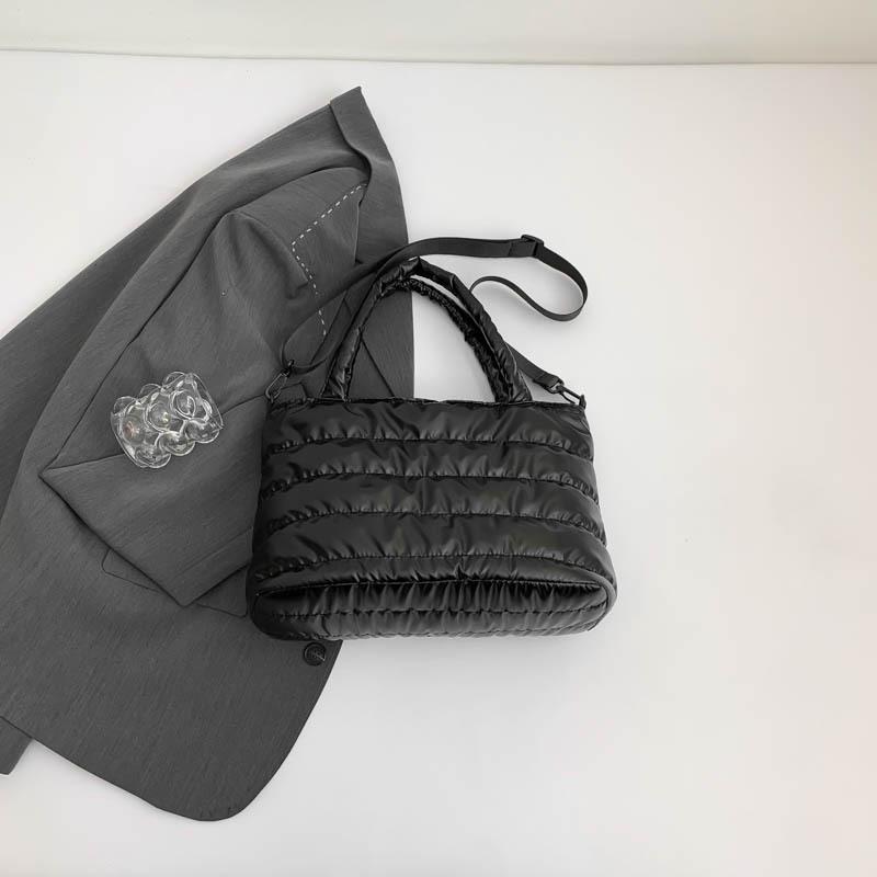 

One-shoulder cotton clothing bag, winter new embroidered thread space cotton messenger bag, fashion glossy women s bag, casual handbag. чёрный