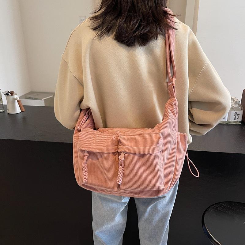 Fashion commuter large capacity shoulder messenger bag women's new casual fashion tote bag Korean version armpit bag