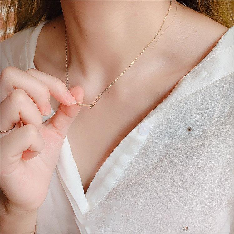 V-shaped Pendant Clavicle Chain Frigid Style Necklace Temperament New V-shaped Pendant Clavicle Chain Frigid Style Necklace Frigid Style New Style