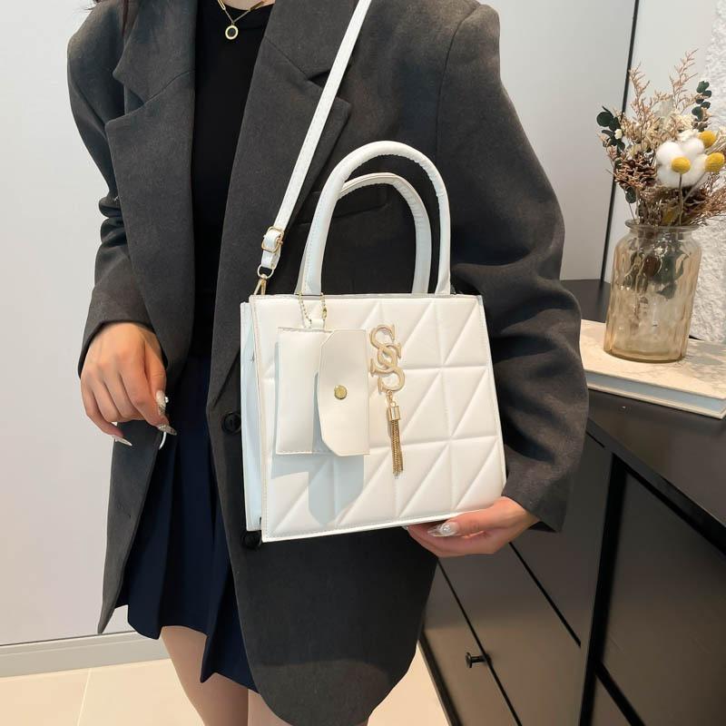 autumn new temperament shoulder handbag niche design casual commuter messenger small square bag