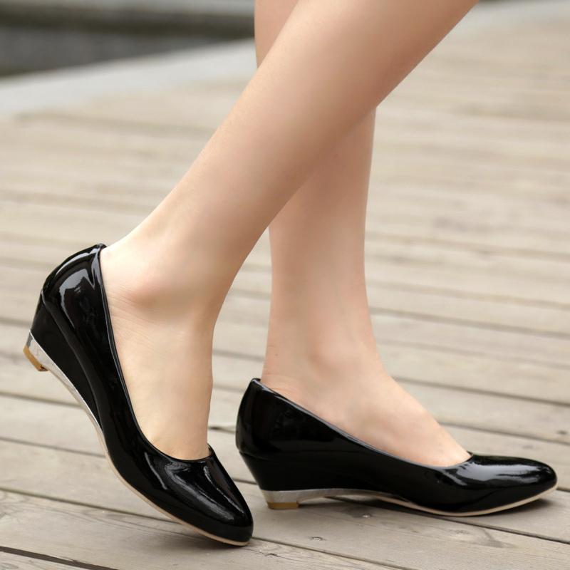 Vabaaja kiilkontsad naistele Moodsad kiilkontsad Madalad kontsad Punane Valge Klassikalised kingad Pidu Pulmad Kontorikingad Naiste Suur suurus 45 48