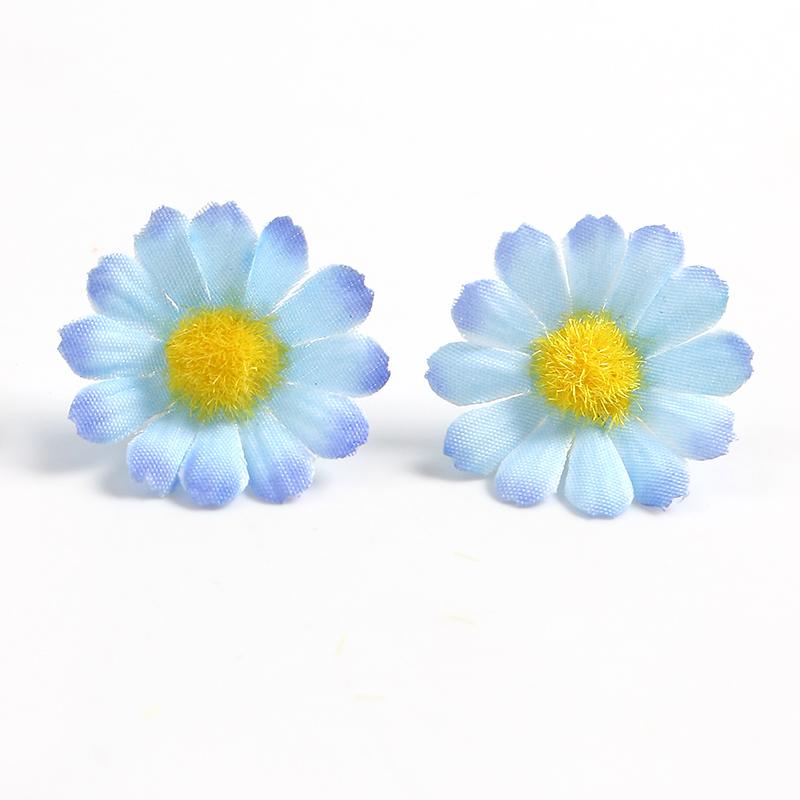 50/100 Stück Mini Gänseblümchen Künstliche Seidenblumenköpfe für Heimzimmerdeko Falsche Rose Pfingstrose DIY Kranz Muttertag Hochzeitsdekoration