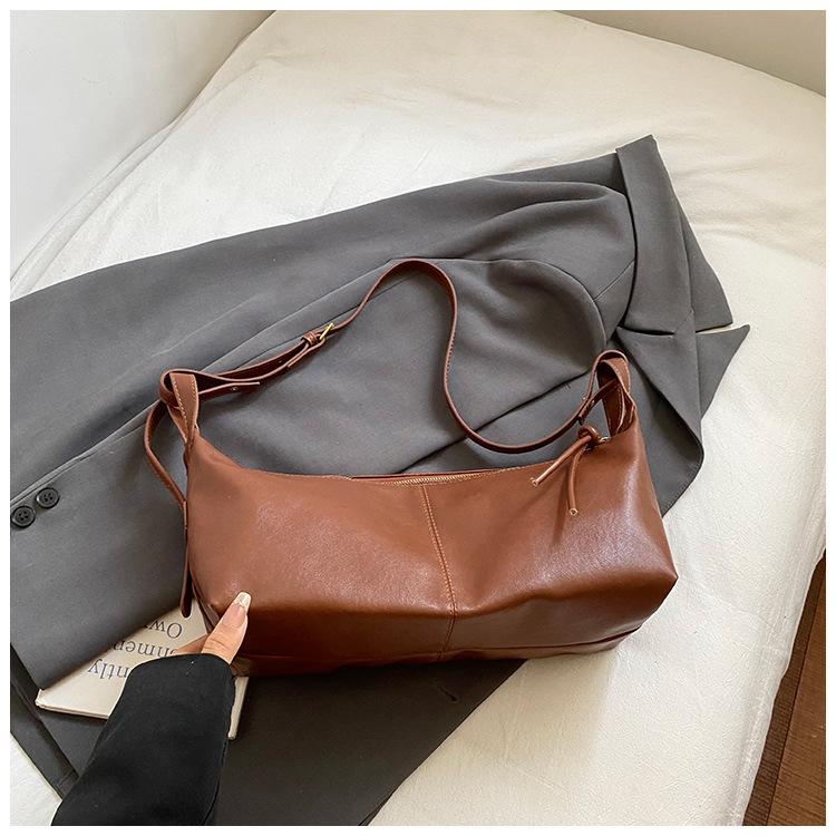 

Модная ретро сумка большой вместимости женская 2025 осень новая сумка на плечо повседневная в иностранном стиле для поездок на работу сумка-мессенджер под мышкой коричневый