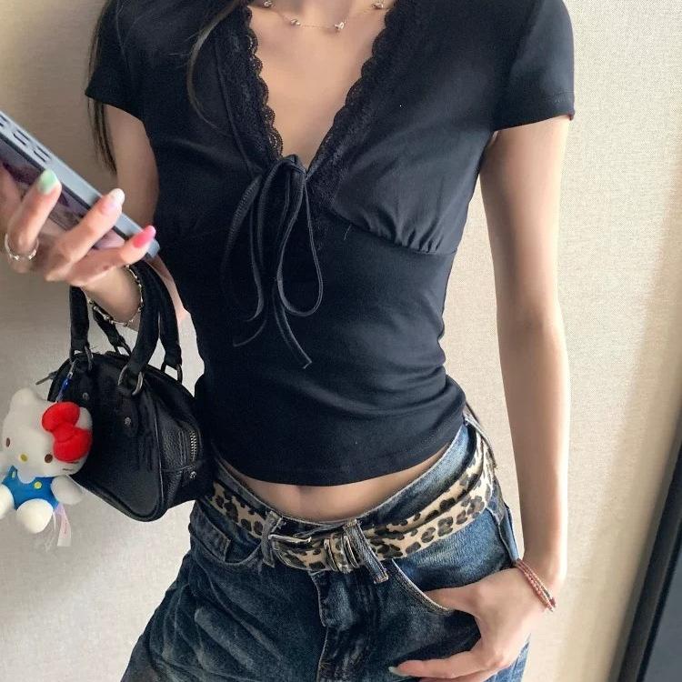 Short-sleeved t-shirt women's new summer short-sleeved slim-fit lace splicing beautiful V-neck small top