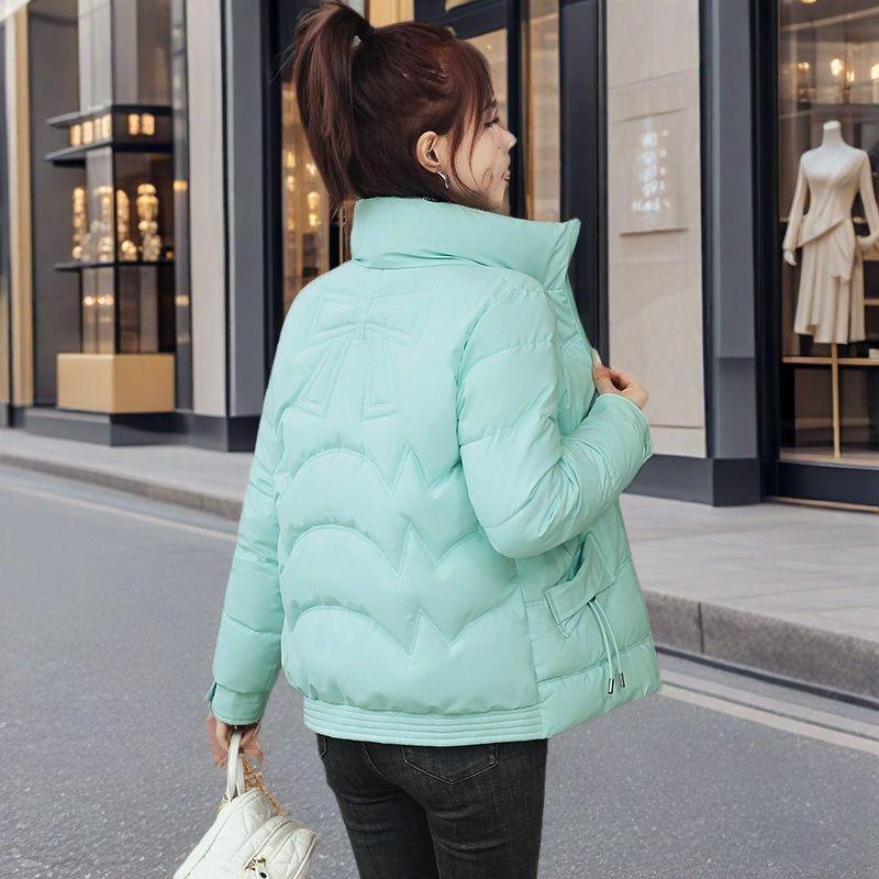 

Женская зимняя хлопковая куртка 2025: Короткий, Воротник-стойка, Толстый, Корейский стиль, Свободный, Стройнящий, Теплый, Маленькое пальто. M (recommended for 80-100 jin) небесно-голубой