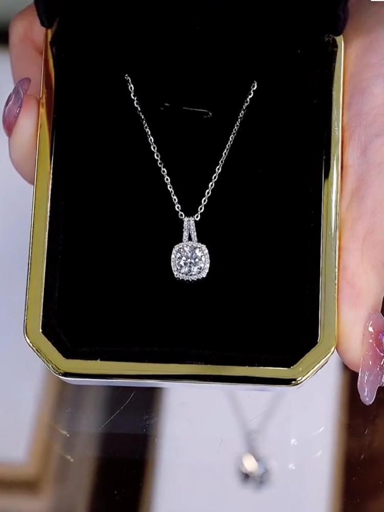 

Ожерелье «Квадратный сахарный кубик» 2024: Простой милый стиль, супер блестящий кулон, высококачественная ключичная цепочка для женщин