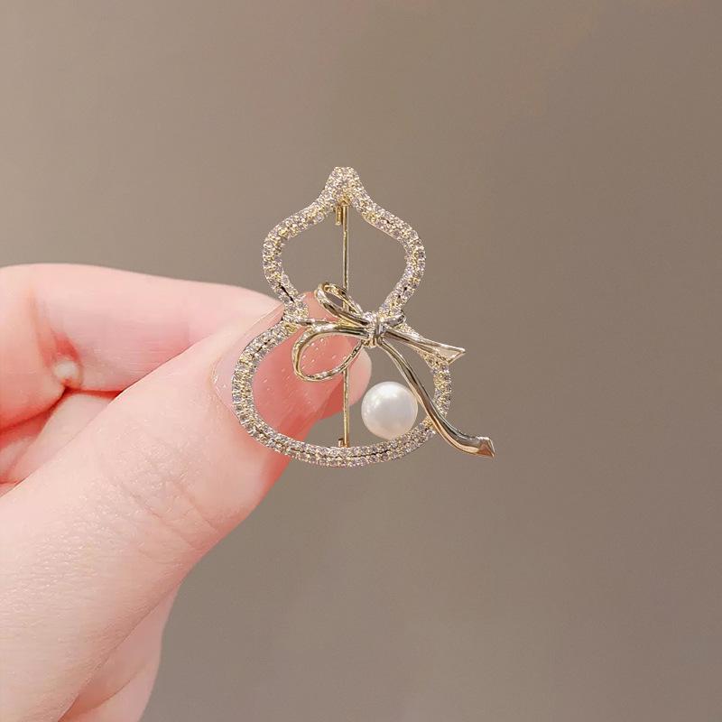 Chic Butterfly Brooch for Women - High-End Fashion Corsage