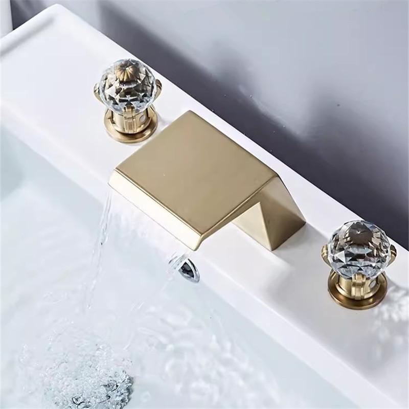 Robinet de salle de bain en or brossé Robinet de lavabo en laiton noir Robinets de lavabo en cristal Robinet à cascade chaude et froide à 3 trous Robinet d'eau