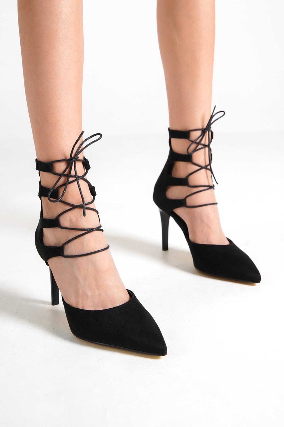 

Черные стильные туфли Quattro на кружевном каблуке на шпильке