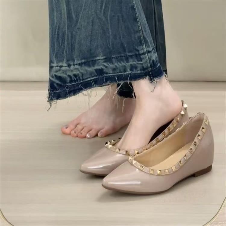 Small inner height increase French single shoes summer new pointed shallow rivets small size evening shoes