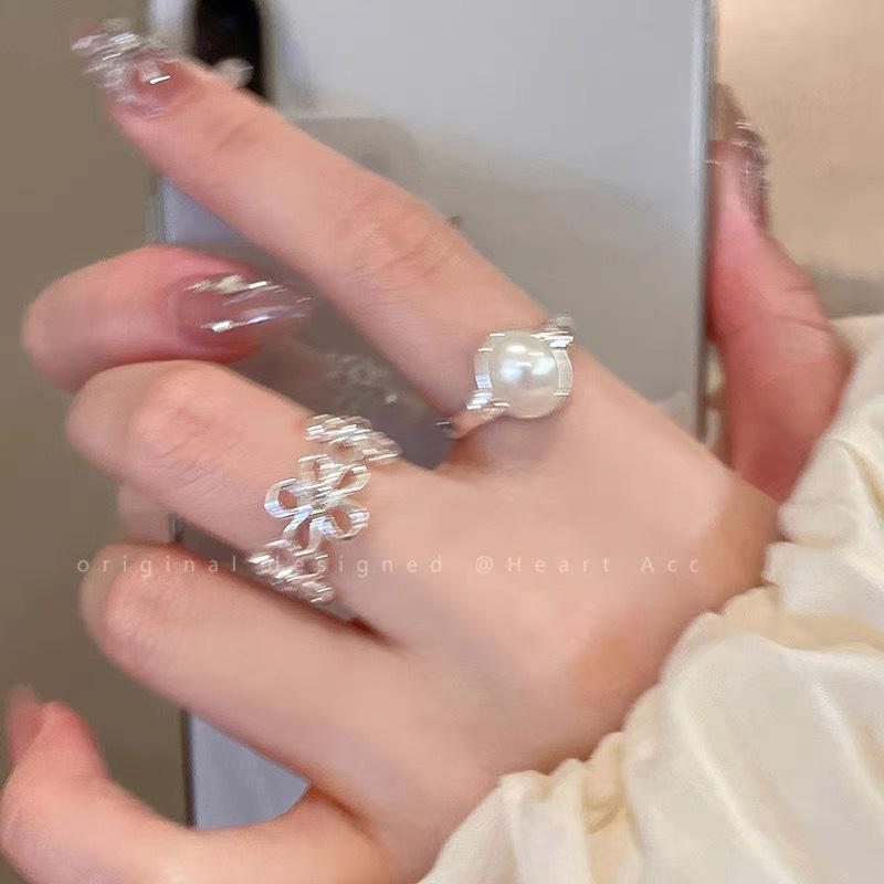 Hollowed-out Flower Ring - Women's High-end Open Finger Ring with Unique Design for The Index Finger.