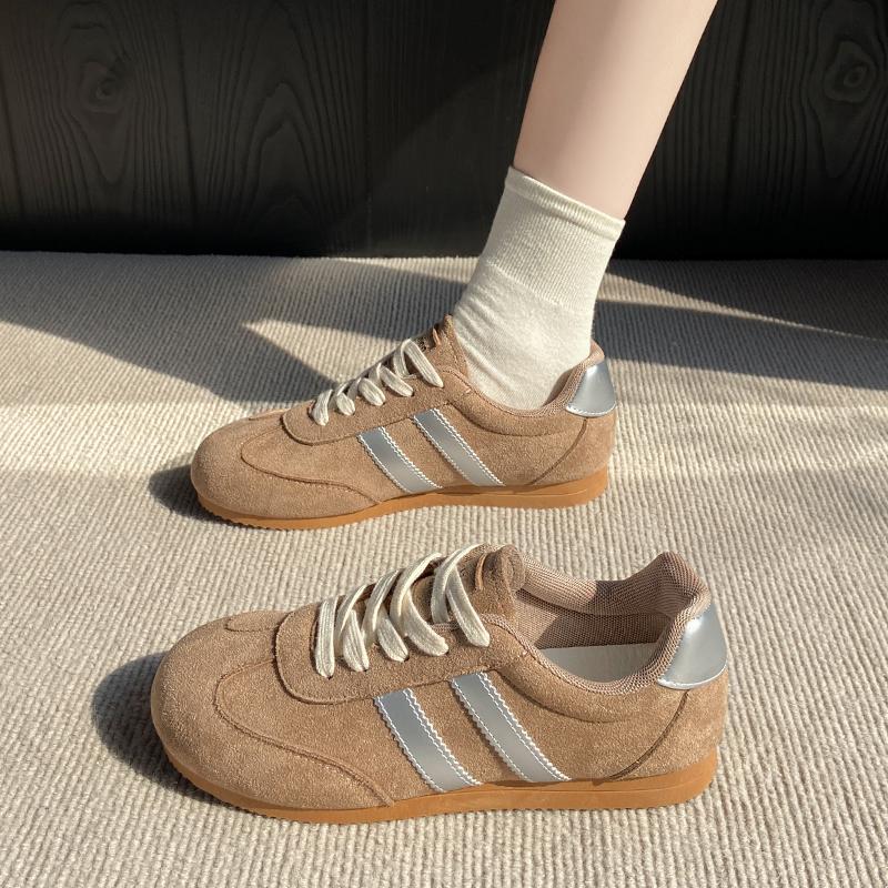 Vintage leichte deutsche Trainingsschuhe Damen 2025 Frühling neue Mode Schnürschuhe gelbe Sneaker flache matte Leder-Sneaker