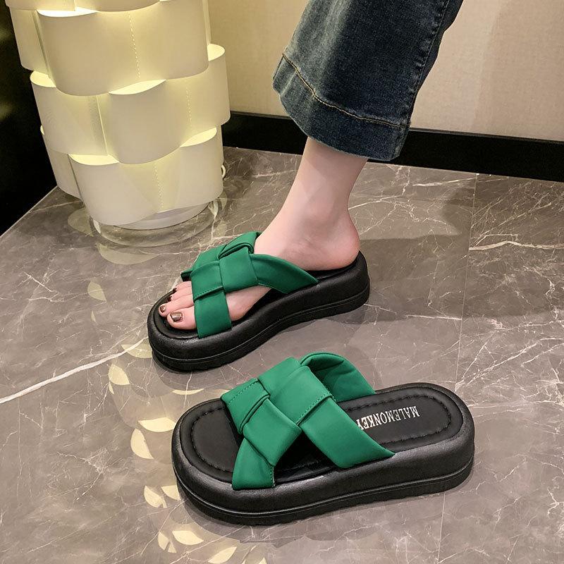 Internet Celebrity Thick Bottom Heightening Cool Slippers Women's Summer Wear 2025 New French High-end Fashion Beach One-word
