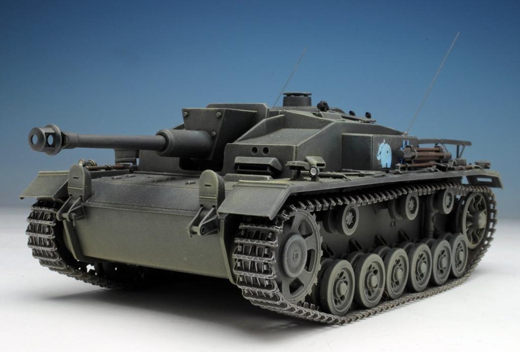 PLATZ Girls & Panzer the Movie: Sturmgeschutz III Ausf. F Hippo Team 1/35 Scale Plastic Model Kit GP-27