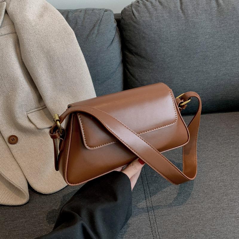 Today's popular new trendy fashion baguette small square bag niche design solid color single shoulder underarm commuter women's bag