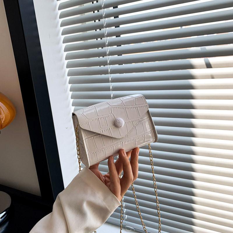 

Stylish Casual Commuter Chain Strap Small Square Bag For Women In Black Gold Silver White білий