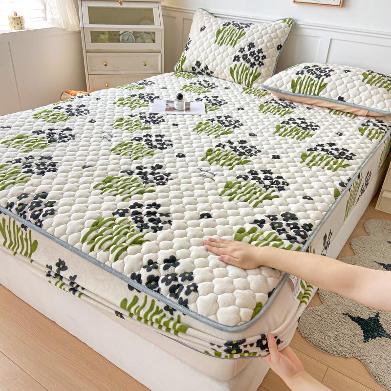 Thickened Milk Fleece Laminated Cotton Bed Hat Three-piece Household Mattress Non-slip Bed Cover Simmons All-package Protection Cover