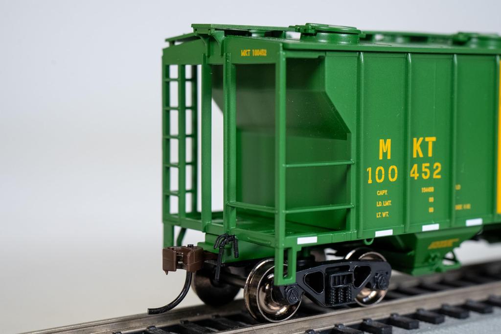 Bachmann Trains PS-2 Two-Bay Cover Hopper, Late Edition, MKT™ #100452, HO Scale