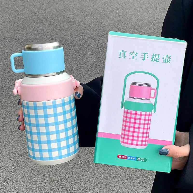 Large-capacity thermos cup for picnic, going out to keep cold, the new Big Mac water cup thermos bottle is portable for students