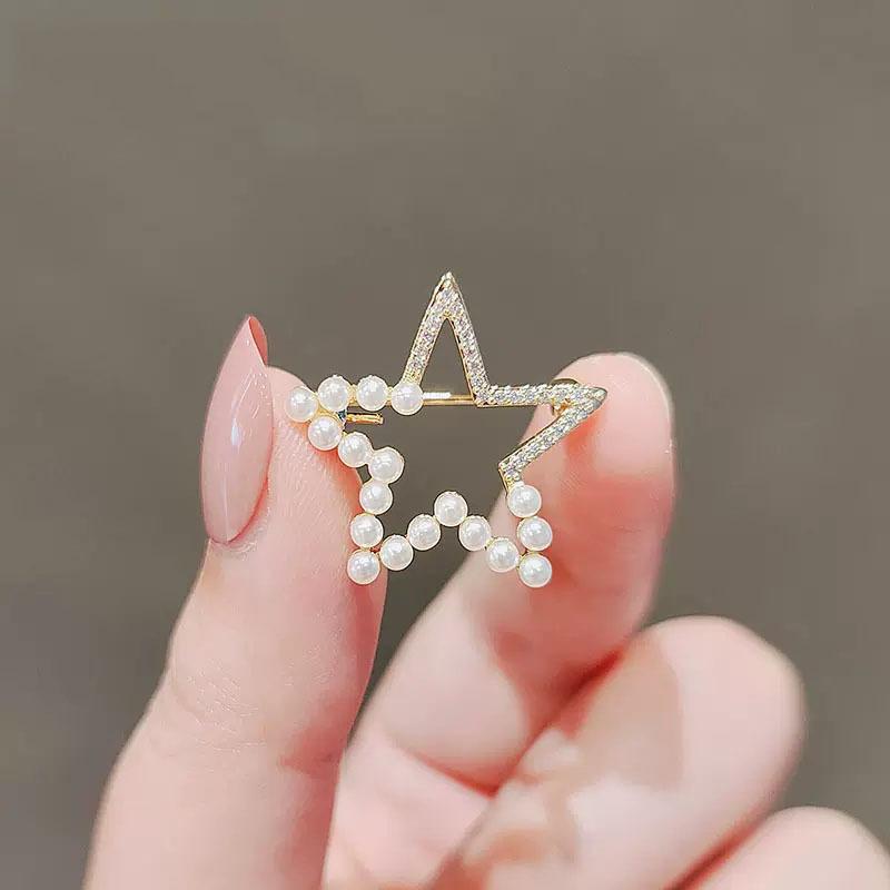 Simple Hollowed-out Five-pointed Star Brooch, Trendy Pearl Pin, Collar Pin, Anti-glare Clasp