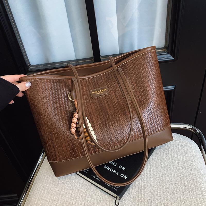 Women's Bag Casual Niche Shoulder Bag Textured Commuter Large-capacity Bag New Popular