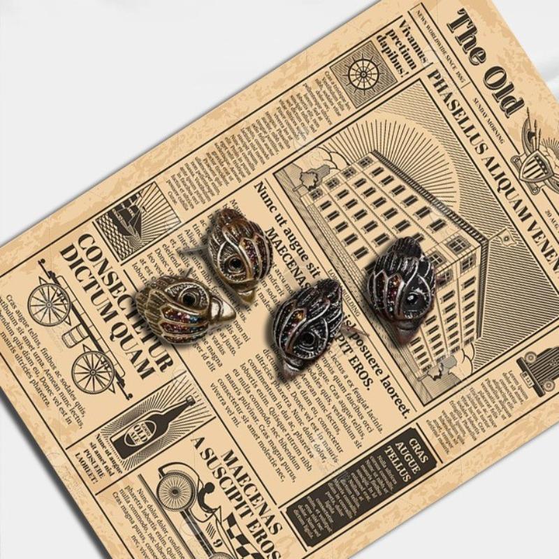 Medieval Jewelry Style Temperament Eagle Head Shape Old Sense of Diamond Color Sense Exquisite Small Stud Earrings