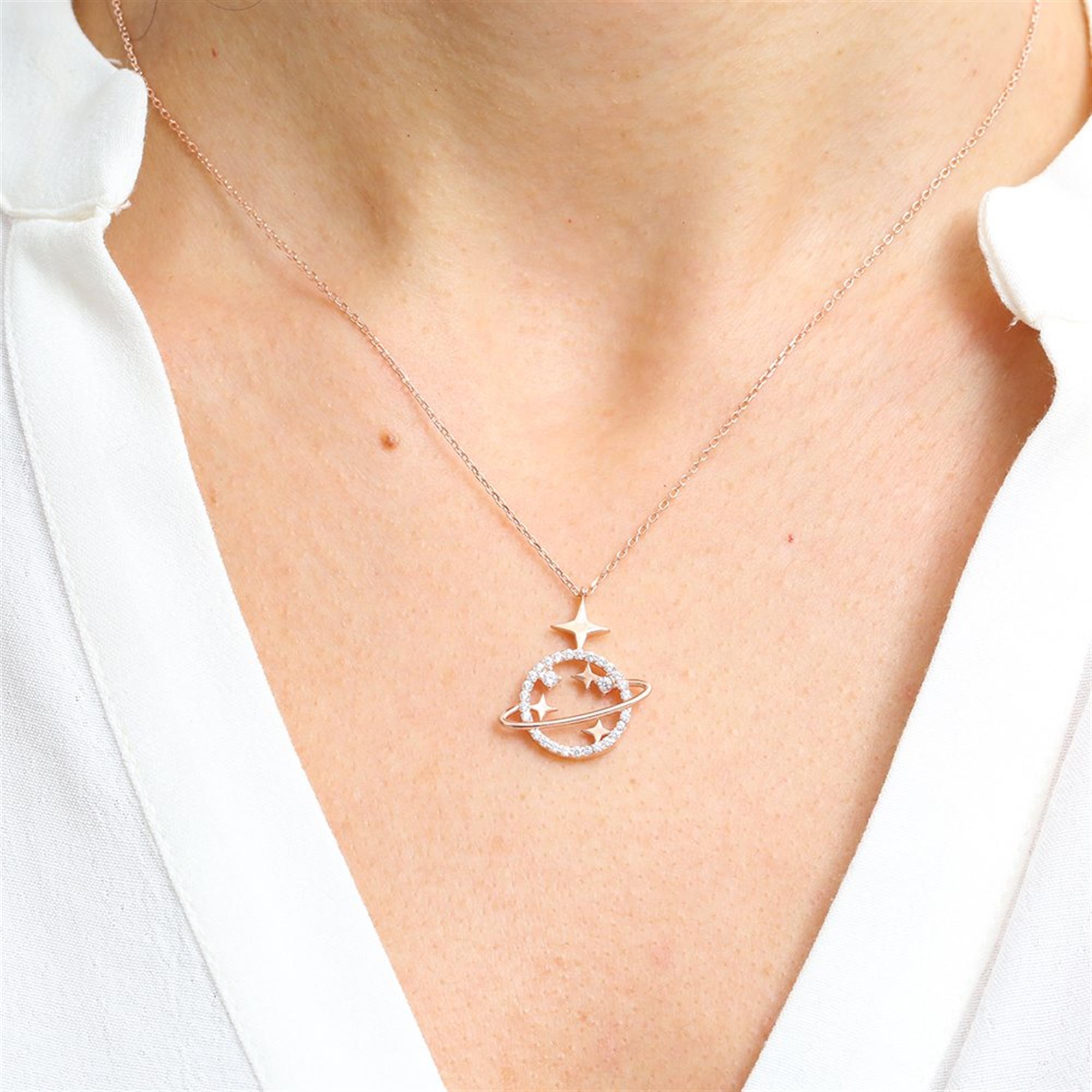 

Сверкающее серебряное колье цвета розы Galaxy