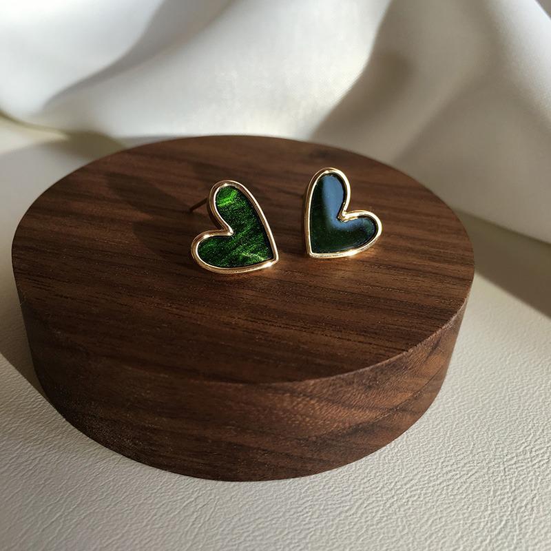

Серьги-гвоздики S925 из серебра, темно-зеленые сердца - Корейский ретро-стиль, женские украшения 2024