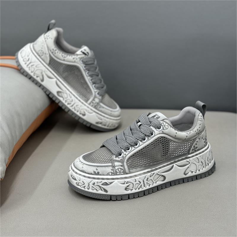 

New Comfort Shoes Sneakers Breathable and Comfortable BJD 39 сірий колір