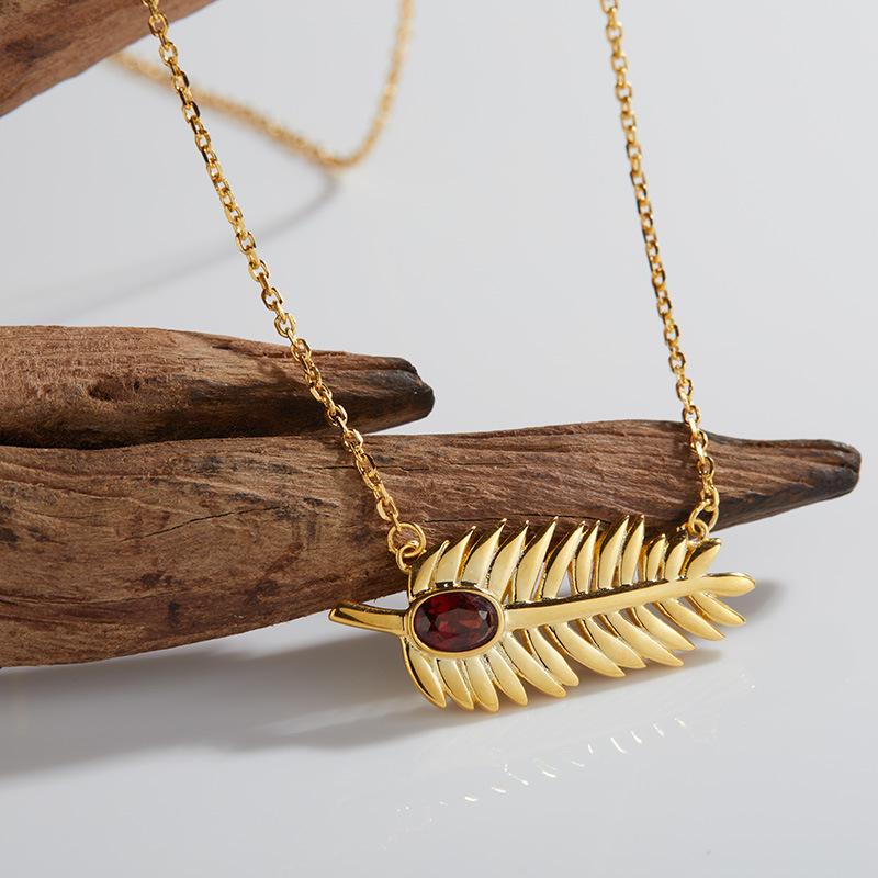 Personalized Feather Design S925 Sterling Silver Inlaid With Natural Diopside Garnet Colored Treasure Stud Earrings Fashionable Versatile Earrings