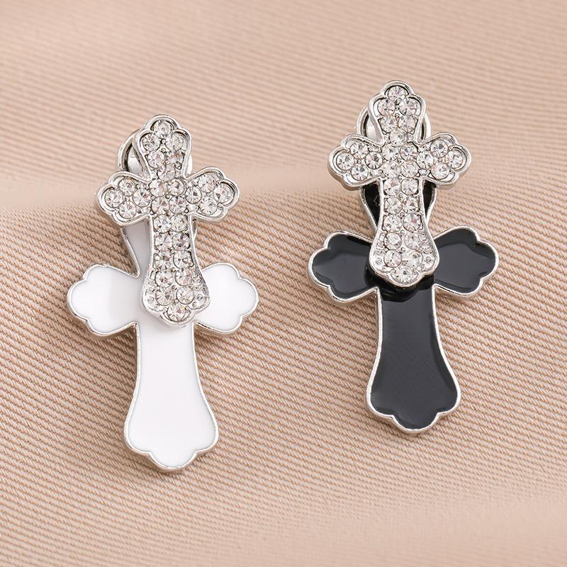 

Personalized Black And White Diamond Cross Earrings, High-End Light Luxury Niche Earrings 925 Silver Needle Earrings