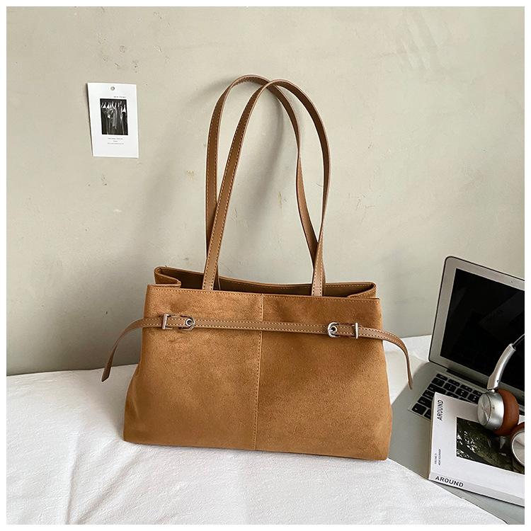 

Корейская версия ленивой универсальной сумки под мышкой женская 2025 новая ретро большая вместимость сумка на плечо повседневная модная сумка для поездок на работу коричневый