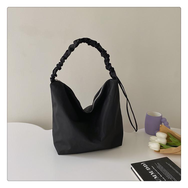 

Корейська версія універсальної сумки soft collapse проста дорожня сумка через плече 2024 р. нова сумка-мессенджер великої місткості жіноча сумка-тоут чорний