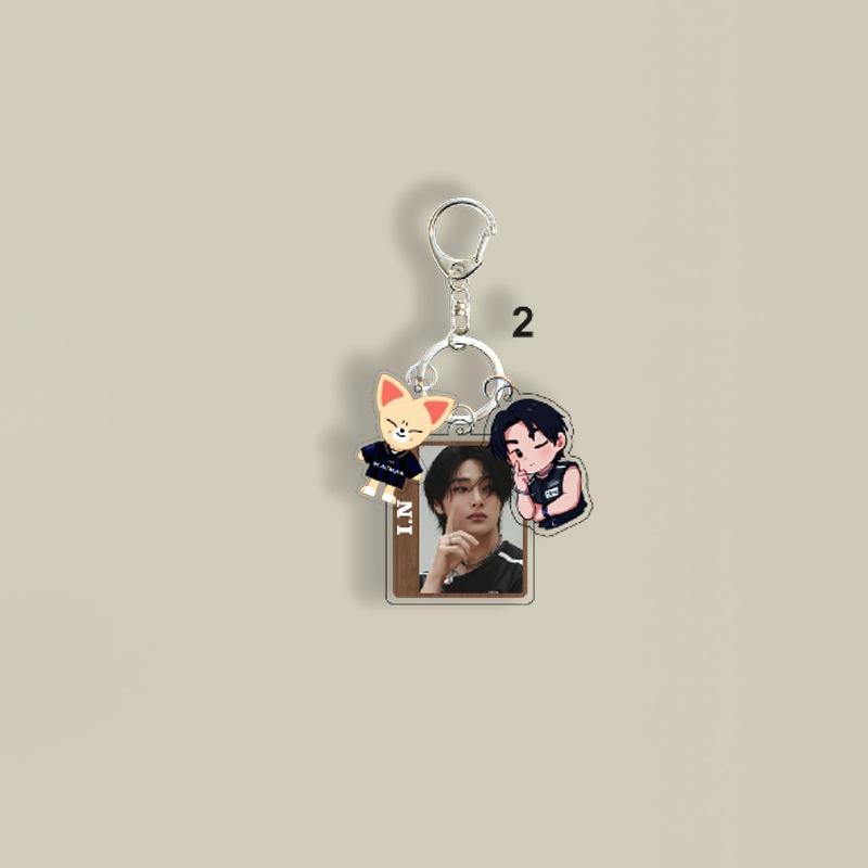 1ks Klíčenka Stray Kids Skutečná Fotografie+SKZOO Kreslená Postavička+Chibi Postavička Bang Chan Lee Know Changbin Hyunjin Han Felix Seungmin I.N Akrylová Klíčenka Dárek pro STAY