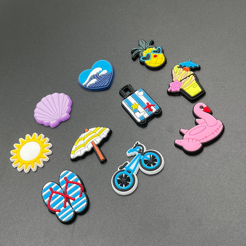 Sommer Strand Zubehör: Weiche Gummischuhe, Blumenaufkleber, Handyhülle im Meeresstil, Aufbewahrungsbox und Kleine Dekorationen