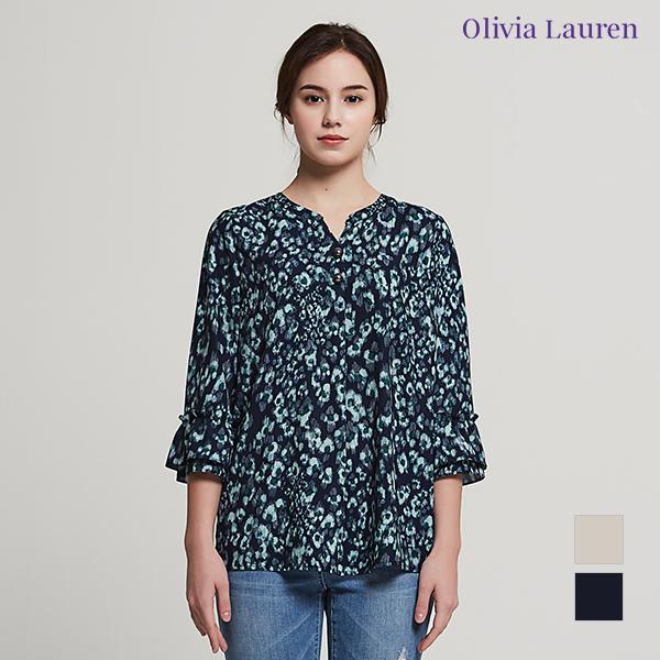 OLIVIALAUREN V-Neck Print Blouse_Vocnlvm3141