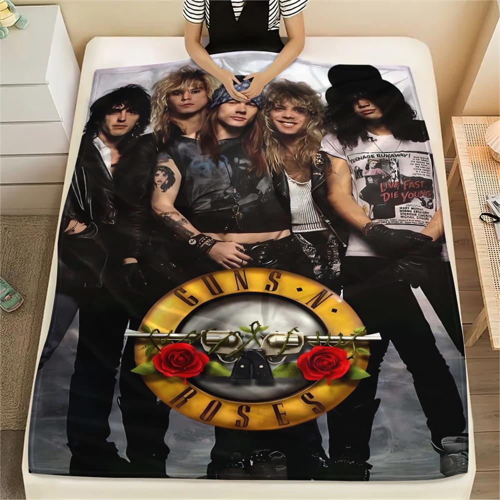 1Pc Guns&Roses Print Flannel Blanket, High quality Comfortable for All Seasons, Home Decor, Warmth and Comfort, Perfect for Gifts